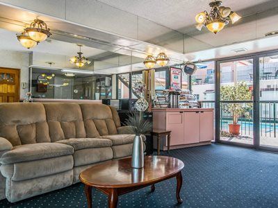 Inn Rodeway Near Melrose Ave