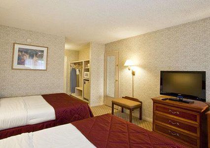 Inn Rodeway Near Melrose Ave 2*