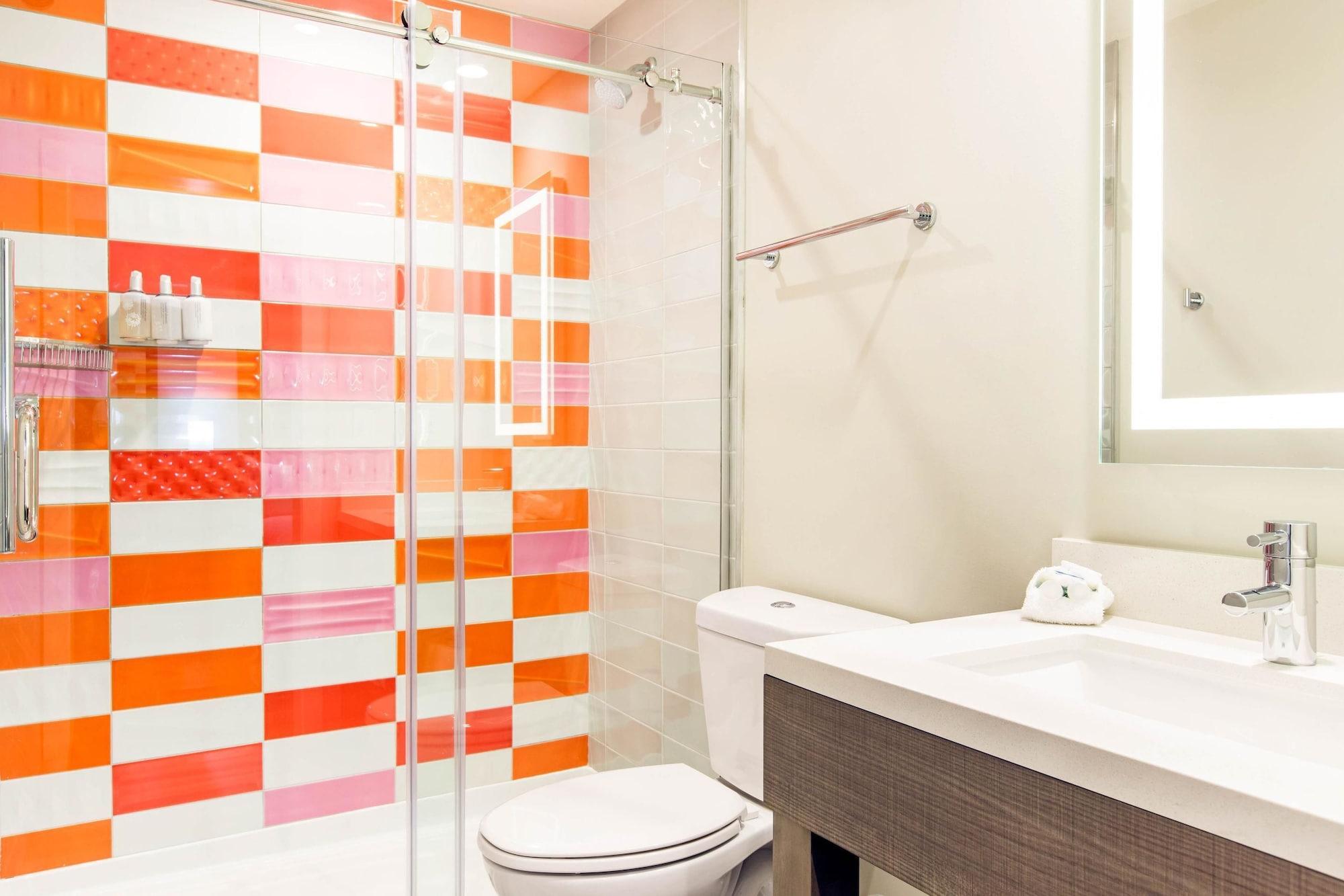 Inn Rodeway Near Melrose Ave 2*