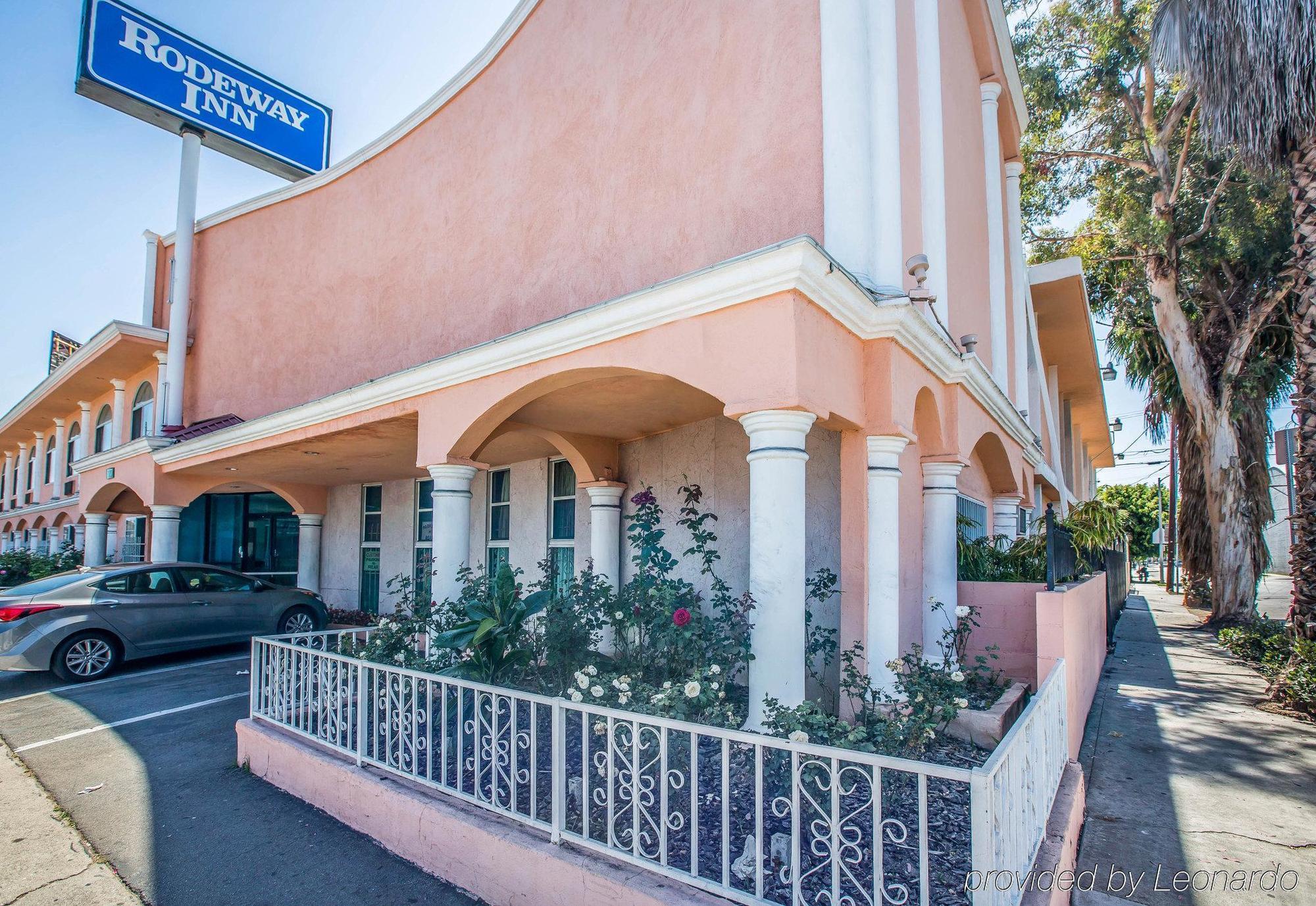Inn Rodeway Near Melrose Ave 2*