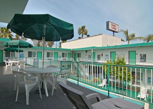 Inn Rodeway Near Melrose Ave 2*
