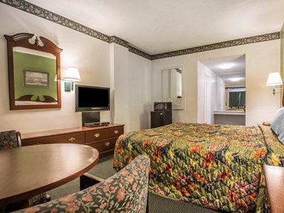 Inn Rodeway Near Melrose Ave 2*