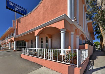 Inn Rodeway Near Melrose Ave 2*