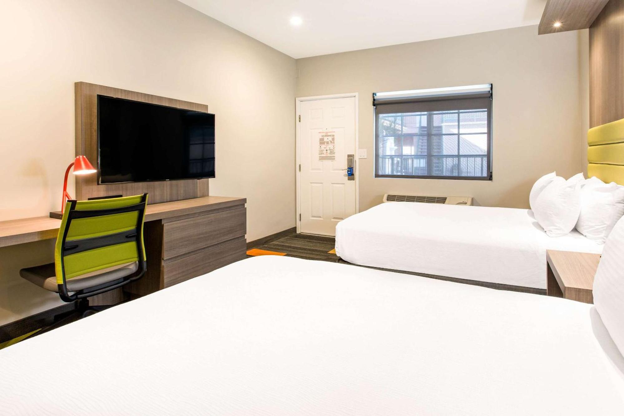 Rodeway Near Melrose Ave Mini-hôtel
